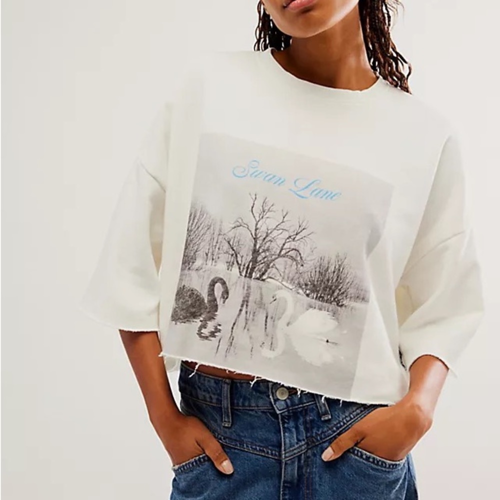 The Laundry Room White Cropped Graphic Sweatshirt with Swan Print